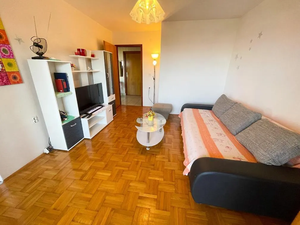 Apartmani Ruzic Jadranovo 0*,  Croatia